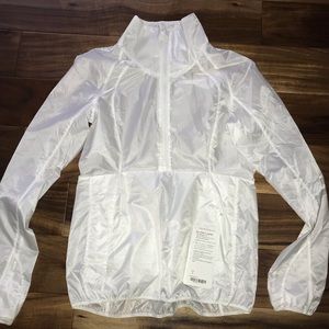 NWT lululemon women’s light pullover jacket